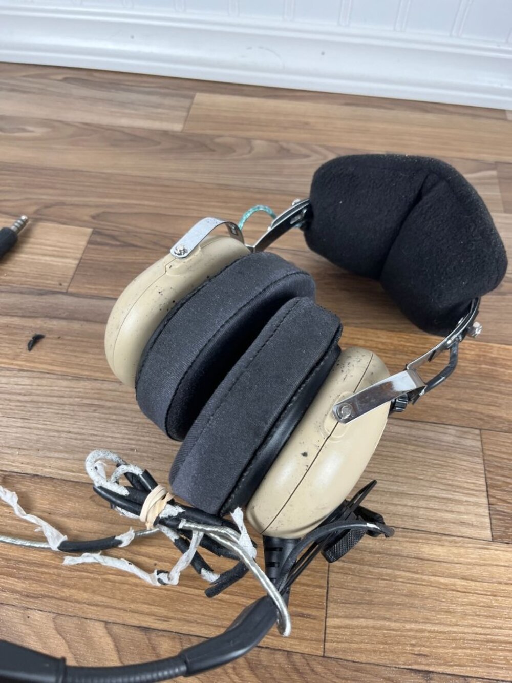 E-13 ANR Flightcom Military Headset With Case And Manual E13 UNtested AS-IS - Picture 14 of 16